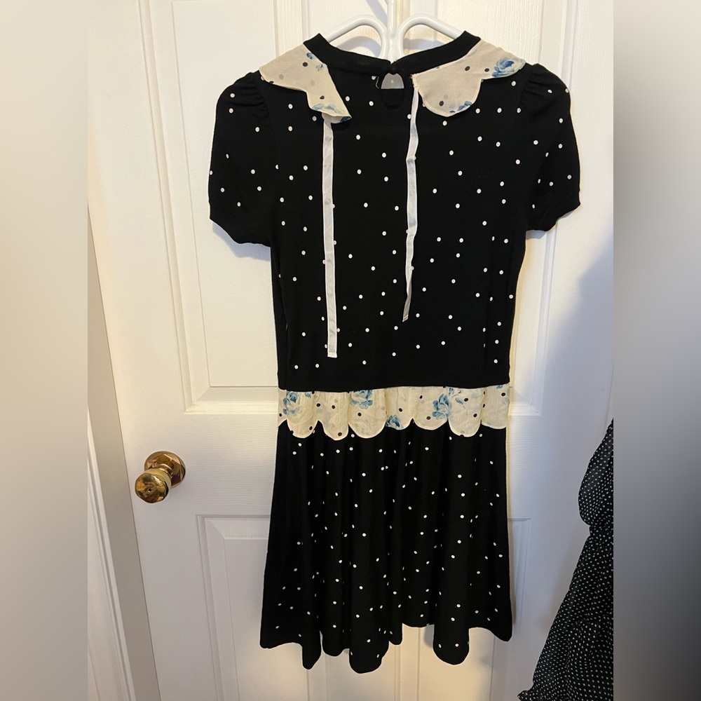 Woman’s short sleeves dress